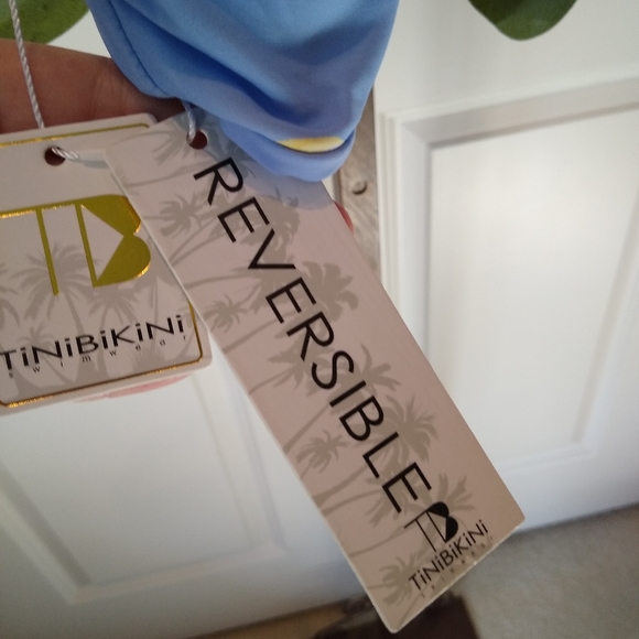 🥂 Tini Bikini reversible bathing suit top NWT, beautiful floral pattern, size L - Picture 3 of 4